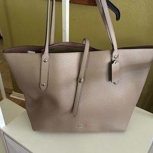 Great condition Coach tote